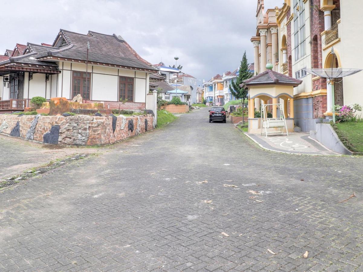 Oyo 2997 Grand Suites Palace 2 Sindanglaya Zewnętrze zdjęcie